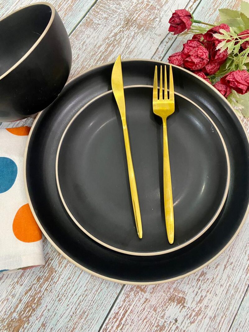16Pcs Black With Cream Trim Dinner Set