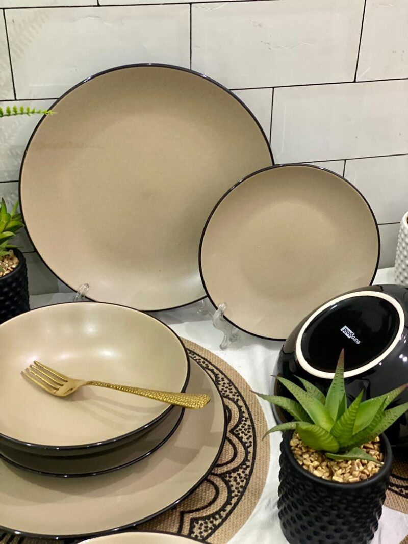 18pcs Beige with black trim Dinner Set