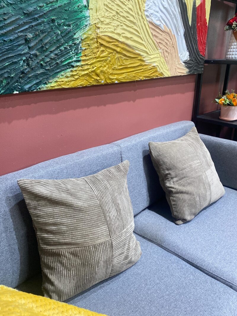 Throw pillow - Line brown