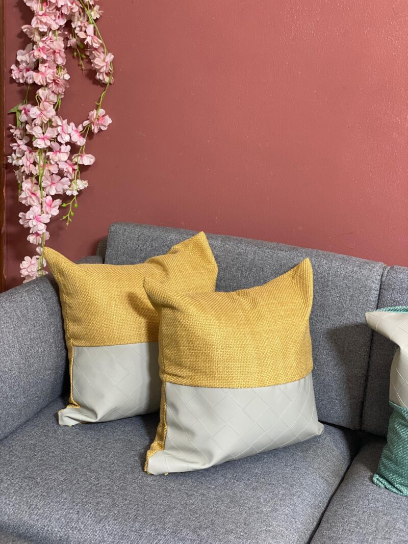 Throw pillow -yellow zigzag