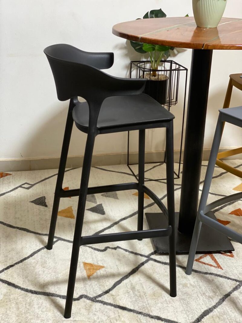 Open curved back barstool - black